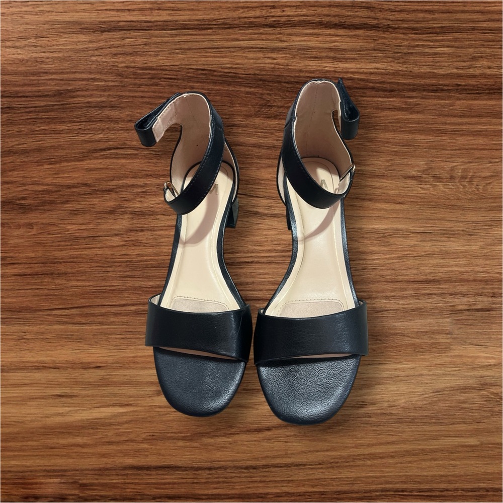 Womens 6 black strappy dress shoes heels black Addison